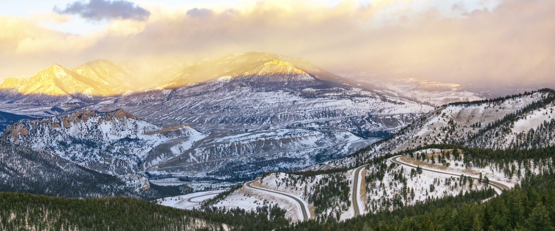 Uo close image of a snowy mountain range