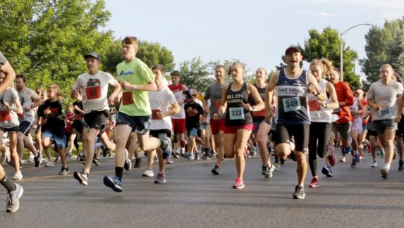 A lot of people running a race